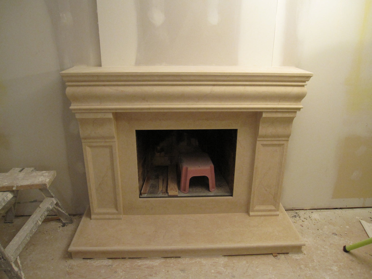 Fireplace Mantel Surround (Cast Stone) 1106.511 GS